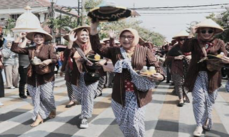 Potensi Pecahkan Rekor MURI: 1300 Penjual Jamu Gendong di Madiun