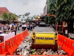Pada Tahun 2024, Ribuan Botol Minuman Keras Dimusnahkan di Batang