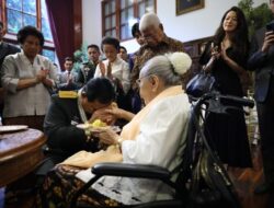 Prabowo Mengadakan Syukuran dan Sungkem ke Sukartini Djojohadikusumo Setelah Menerima Gelar Jenderal Bintang 4