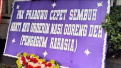 Karangan bunga dukungan dari warga dan pejabat untuk Prabowo Subianto setelah operasi di RSPPN Bintaro