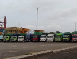 Kapal Tidak Dapat Mengisi Bahan Bakar, Pengemudi Truk Mengaku Sudah Menunggu Dua Hari untuk Menyeberang ke Lombok