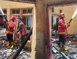 Korsleting Listrik Menyebabkan Kebakaran Hebat di Rumah Warga Banyuwangi