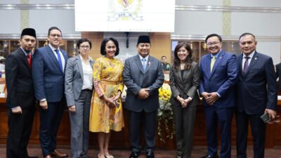 Prabowo Subianto Mengucap Pamit dan Meminta Maaf di Rapat Terakhir dengan DPR: Tantangan Lebih Besar Menanti.