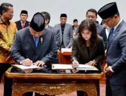 Prabowo Subianto’s Last Meeting in DPR: Various Factions Come Together to Offer Prayers