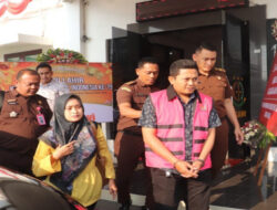 Tersangka korupsi dana hibah Dikbud Ngawi senilai Rp 19 miliar telah ditahan.