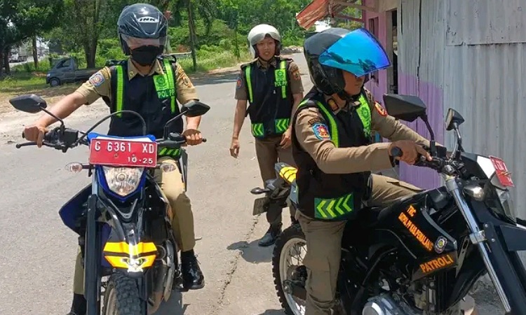 Satpol PP Pemalang Menggerebek Sejumlah Warung di Jalan Lingkar Utara Diduga Menyediakan PSK dan Miras