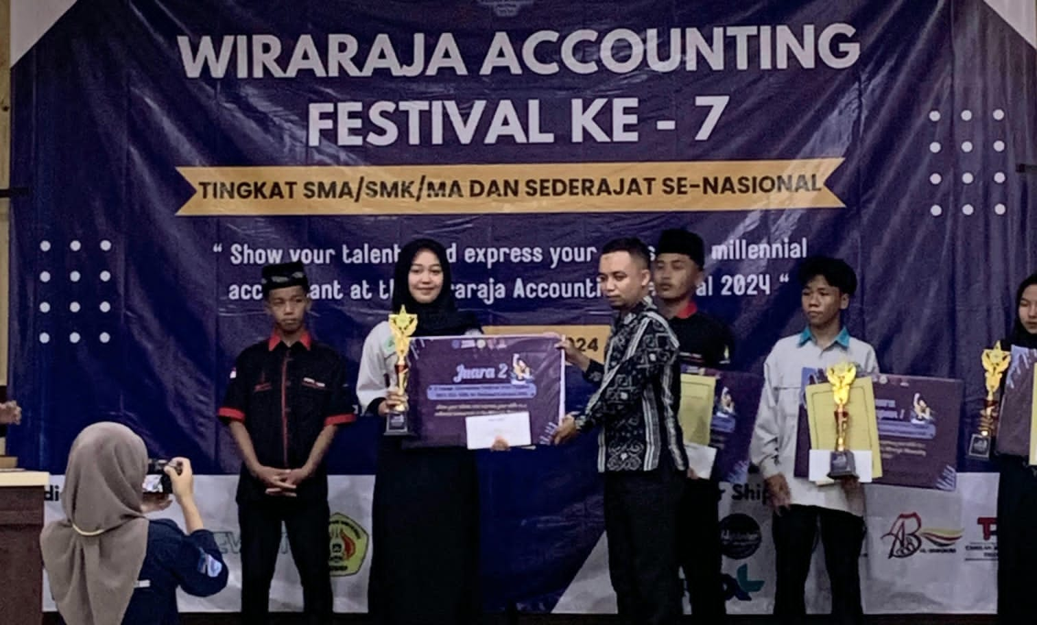 Siswa SMKN 1 Sumenep Meraih Prestasi di Wiraraja Accounting Festival, Bawa Pulang Trophy