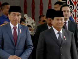 Prabowo Subianto and Jokowi Arrive in Presidential Car Together for the Swearing-In of Newly Elected DPR Members