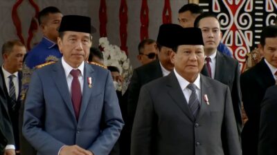 Prabowo Subianto and Jokowi Arrive in Presidential Car Together for the Swearing-In of Newly Elected DPR Members