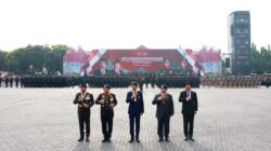 Jokowi and Prabowo Subianto Drive Together in Pindad Jeep to Review Troops at Presidential Inauguration Security Event