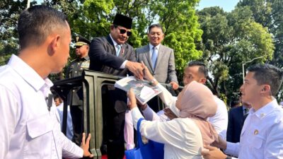 Citizens Overwhelmed with Tears of Joy and Prayers as They Meet Prabowo Subianto: “I Finally Got His Autograph”