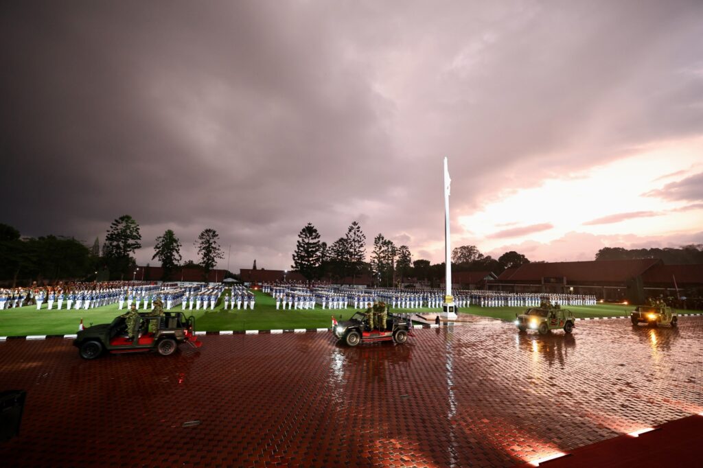 Prabowo Subianto Leads Cabinet Generals in March Through the Rain: “Leaders Must Be Wet if Soldiers Are Wet”