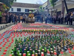 “Polres Jombang Musnahkan 3.627 Botol Miras: Penemuan Menjanjikan”
