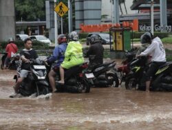 Banjir Jakarta: Kali Ciliwung Meluap, 32 RT Terendam