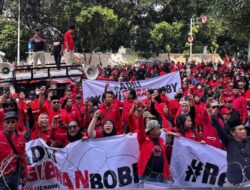 Ratusan Simpatisan PDIP ‘Merahkan’ KPK: Penemuan Menjanjikan