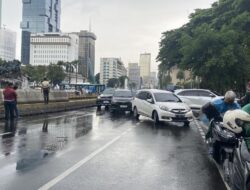 Penutupan Jalan Menuju Istana Negara: Persiapan Indonesia Gelap
