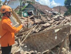 Malam Takbiran: Rumah Lansia Sukowono Jember Roboh karena Lapuk