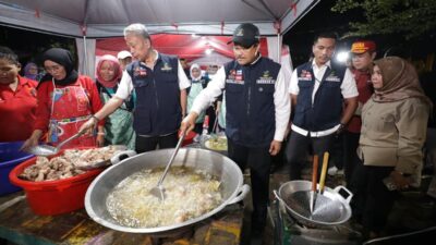 Gus Ipul dan Agus Jabo Siapkan Makan Sahur untuk Korban Banjir Bekasi