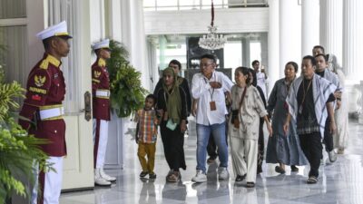 Prabowo Rayakan Lebaran Perdana dengan Sapaan Langsung di Istana