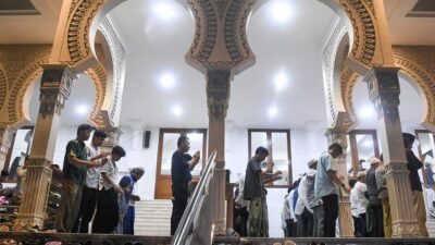 Salat Tarawih Terakhir Umat Muslim Bali di Tengah Perayaan Nyepi