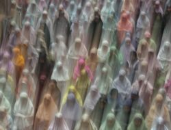 Salat Tarawih Pertama 1446 Hijriah di Masjid Istiqlal: Tradisi Beribadah Ramadhan