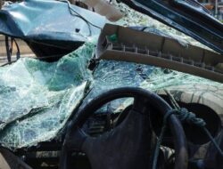 Tragedi Kecelakaan Mobil dan Bus di Gresik: 7 Orang Tewas