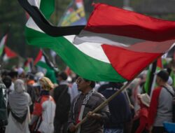 Aksi Bela Palestina: Massa Geruduk Kedubes AS