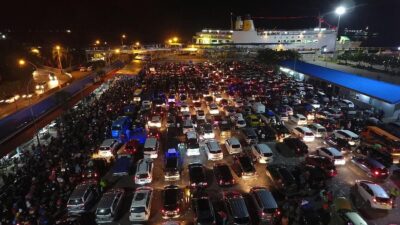 Antrean Kendaraan di Pelabuhan Bakauheni Malam Ini Mencapai 3,5 Km