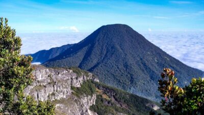 Penutupan Gunung Gede-Pangrango Diperpanjang Hingga 21 April: Informasi Terbaru & Update Terkini