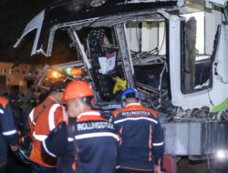 Tragisnya Kecelakaan Bus Bonek yang Menimpa Pemakaman Titiek Puspa
