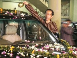 Anak Boyamin Menggugat Jokowi Terkait Kesulitan Beli Mobil Esemka