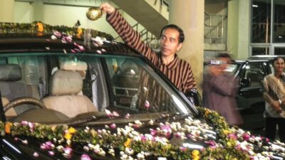 Anak Boyamin Menggugat Jokowi Terkait Kesulitan Beli Mobil Esemka