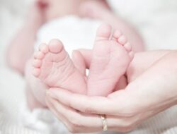 Saran Dokter untuk Perawatan Kulit Sensitif Bayi dengan Microbiome