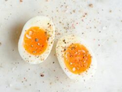 Cara Memasak Telur yang Benar dan Aman dari Salmonella
