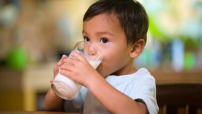 Mudarat Minum Susu: Bahaya Konsumsi Berlebihan