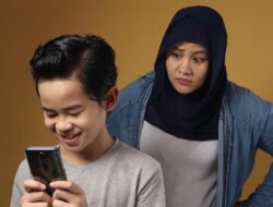 Larangan Remaja Main Media Sosial: Bermanfaatkah atau Mubazir?