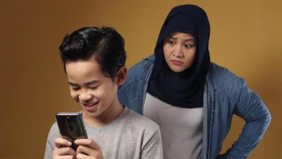 Larangan Remaja Main Media Sosial: Bermanfaatkah atau Mubazir?