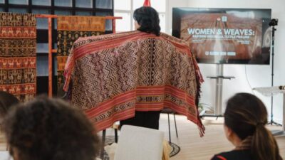 Pengenalan Tenun Ikat Indonesia Timur di Belanda