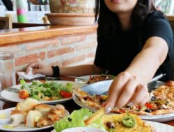 Keuntungan dan Risiko Makan dengan Tangan: Fakta yang Harus Diketahui