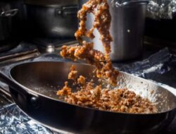 Tips Membuat Nasi Goreng Anti Lengket di Wajan