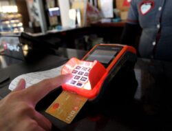 Perbandingan Kartu Debit vs Kartu Kredit: Pilih yang Sesuai dengan Gaya Hidup Anda