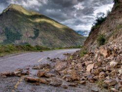 Pemotor Terperangkap: Jalur ke Kuningan Terputus