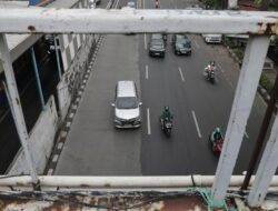 Bahaya Pencurian Pagar JPO di Depan Smesco Jaksel