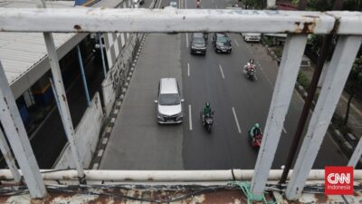 Bahaya Pencurian Pagar JPO di Depan Smesco Jaksel