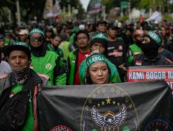 Rapat DPR dan Pengemudi Ojol Bahas Regulasi Baru
