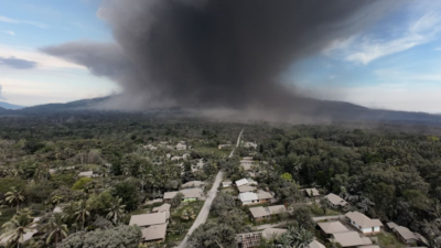 Gunung Lewotobi Laki-laki Erupsi: Semburan Abu Vulkanik 800 Meter
