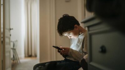 Menteri PPPA Mengeluarkan Peraturan Penggunaan Gadget Anak