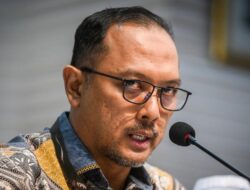 KPK Serahkan Mercedes Benz RK Terkait BJB ke Bengkel