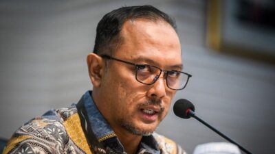 KPK Serahkan Mercedes Benz RK Terkait BJB ke Bengkel