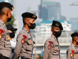 Polisi Copot Atribut Ormas FBR dan GRIB di Jakut dan Jakpus